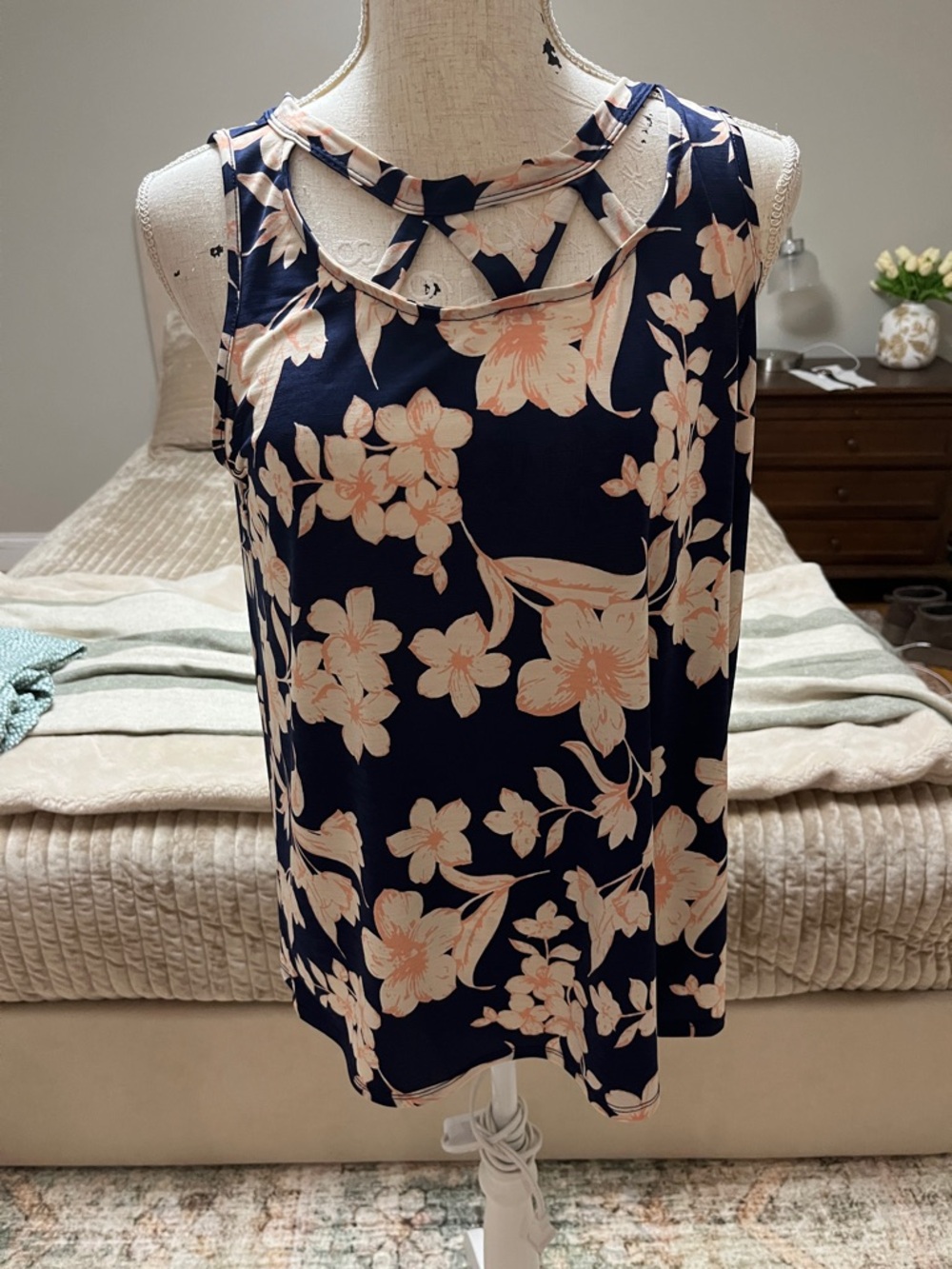 Sleeveless floral print blouse top - size small